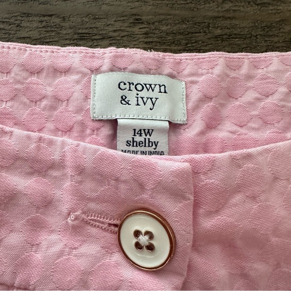 Crown & Ivy Womens 14W Shelby Textured Pink Scallop Edge Shorts 7” Spring Summer - Picture 2 of 7